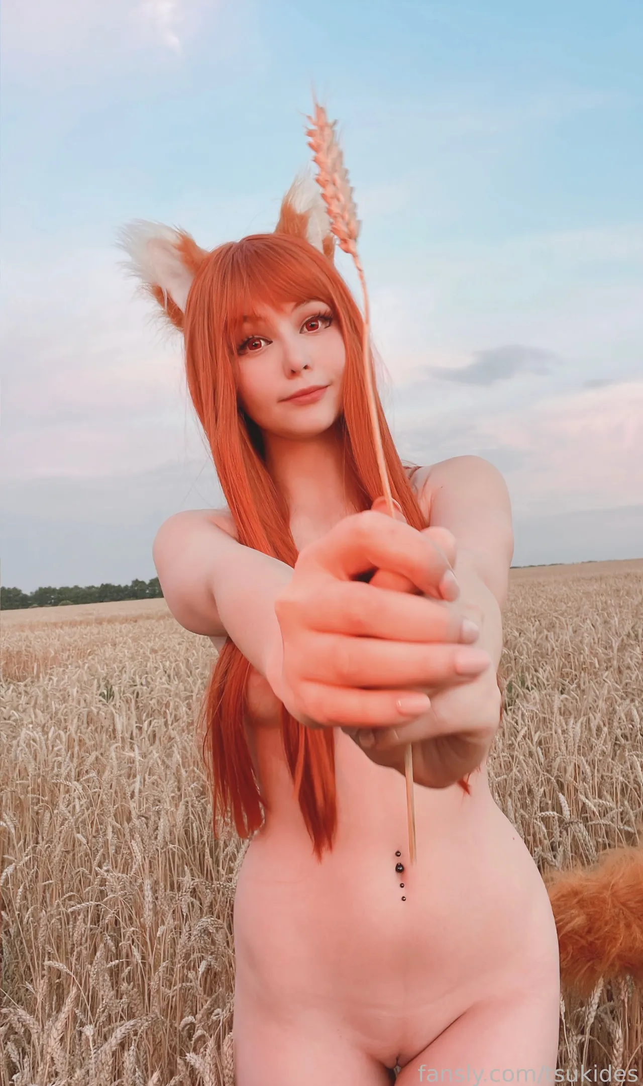 Tsuki Desu- Holo in a field-erohere40.webp